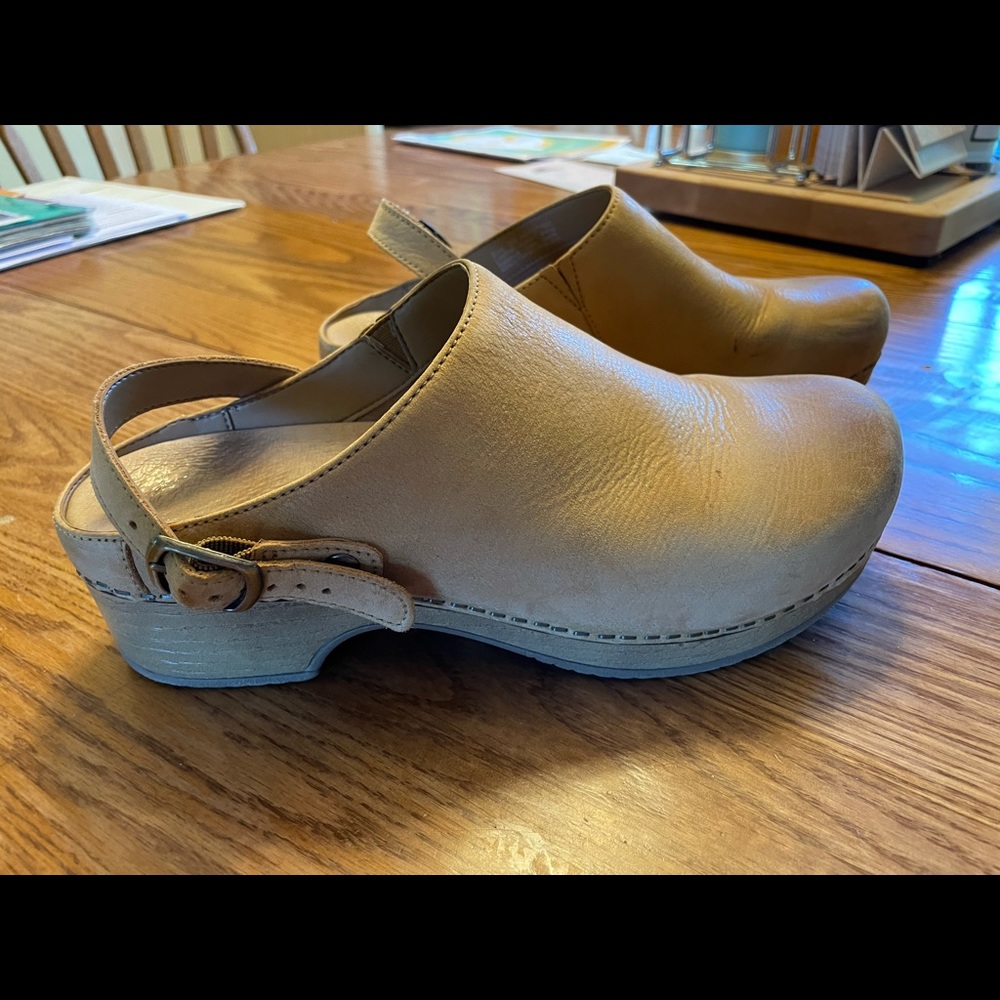 Dansko Berry Burnished Clogs Size 39